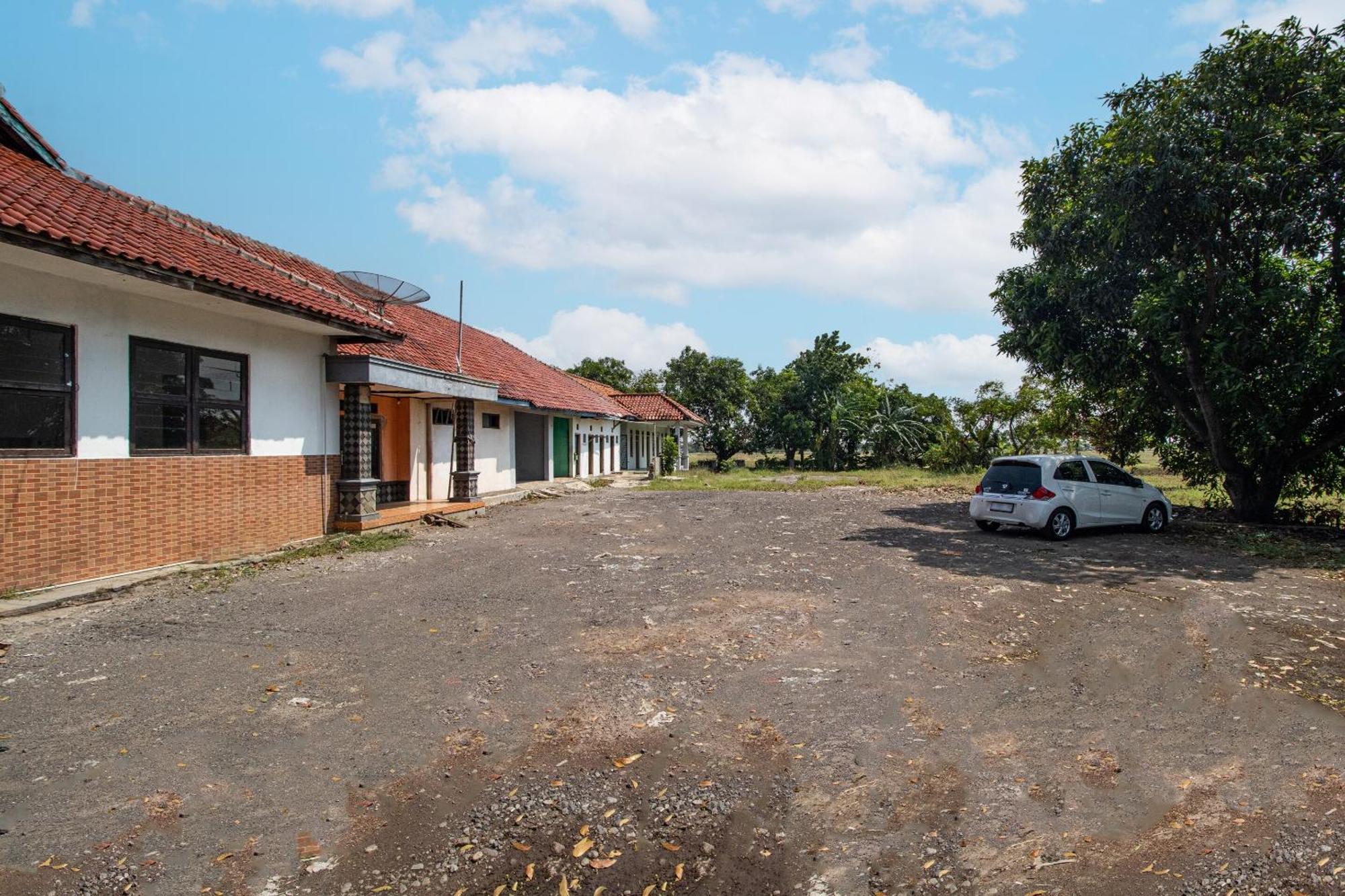 Hotel Spot On 92832 Al Mahira Syariah Majalengka Exteriér fotografie